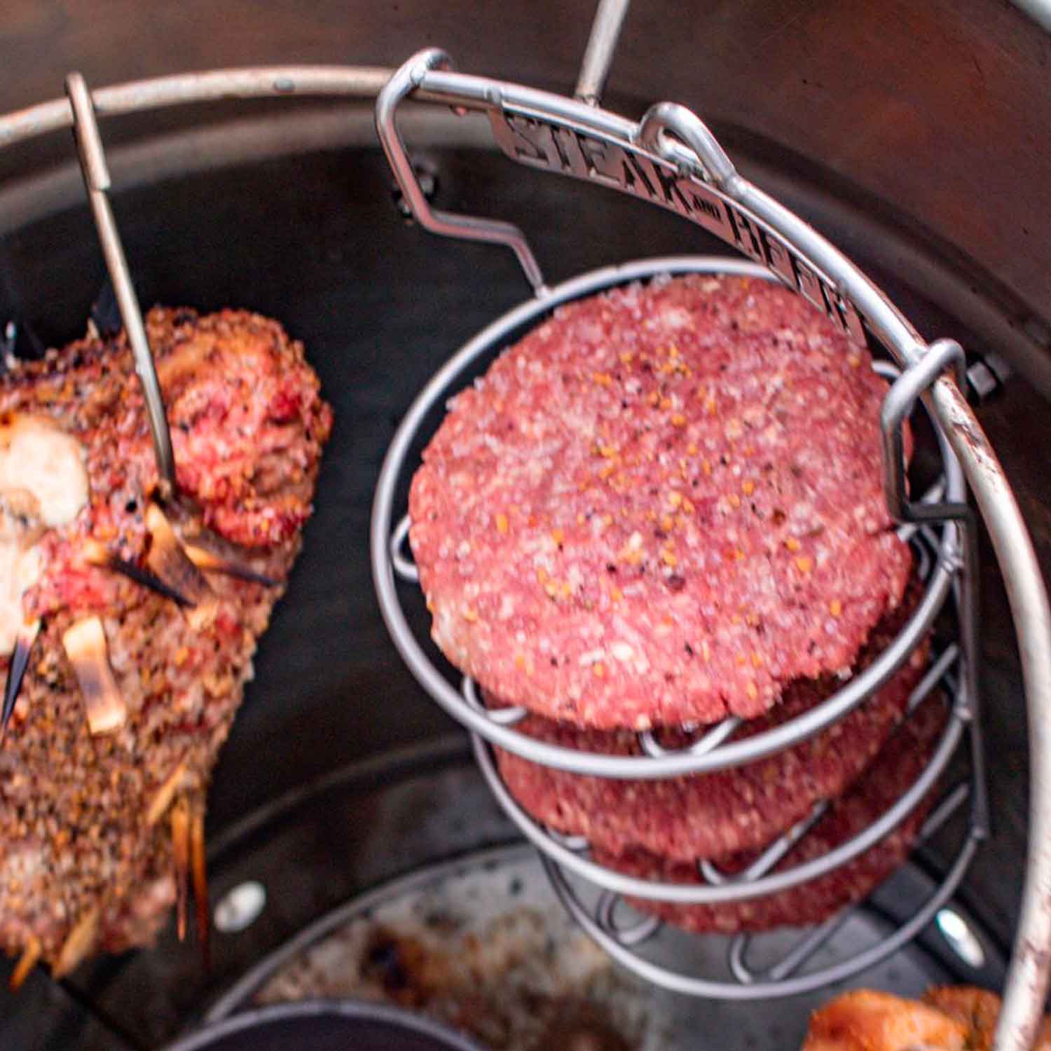 Mehrzweckrost 3 Ebenen mit Hamburgerfleisch